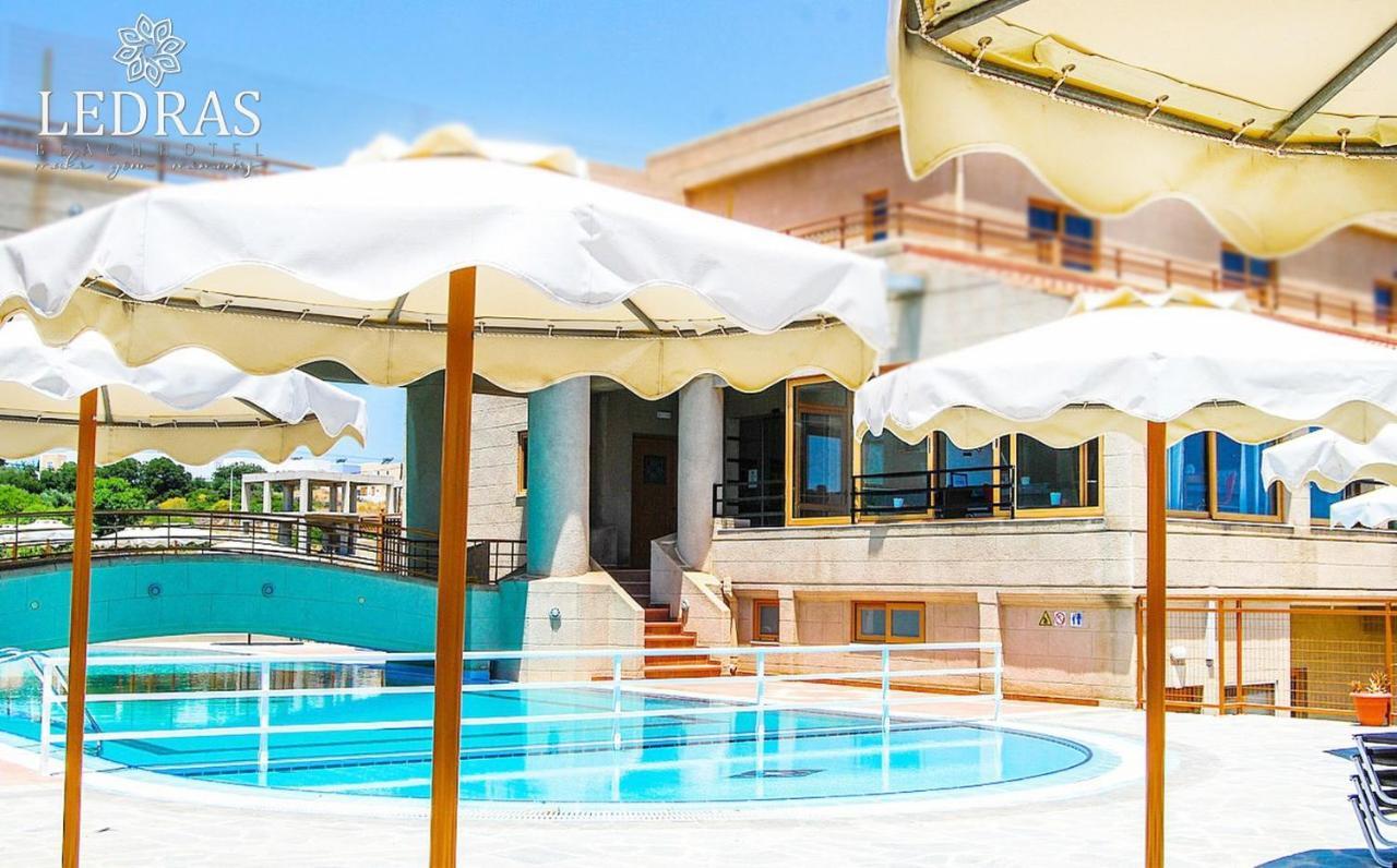 Hotel Ledras Jenádi Kültér fotó
