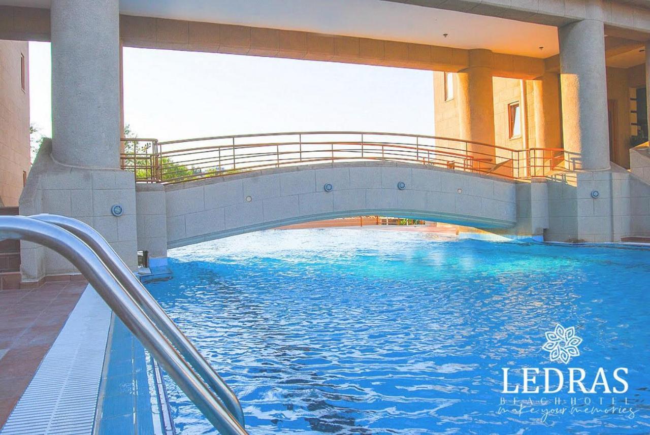 Hotel Ledras Jenádi Kültér fotó