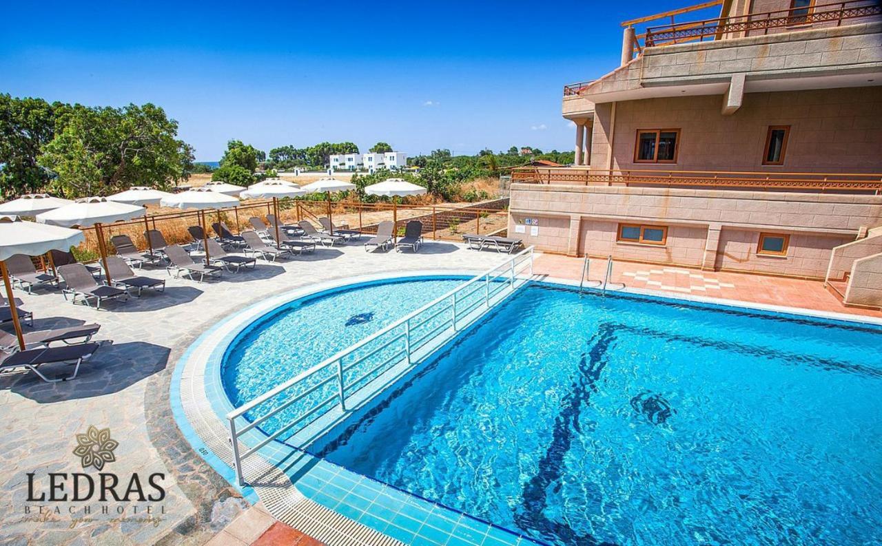 Hotel Ledras Jenádi Kültér fotó