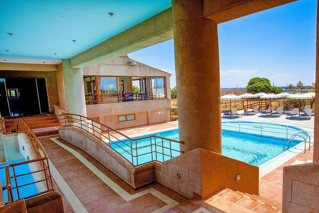 Hotel Ledras Jenádi Kültér fotó