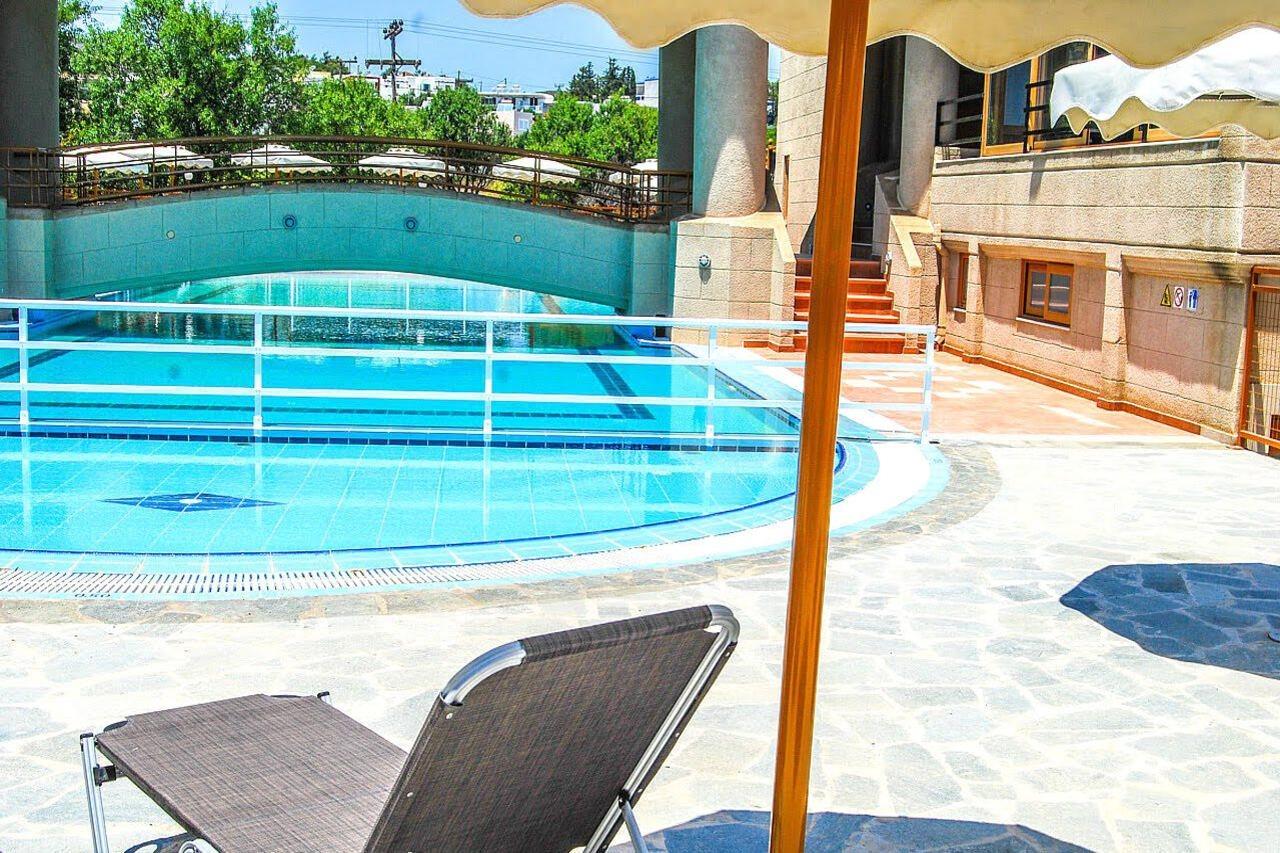 Hotel Ledras Jenádi Kültér fotó