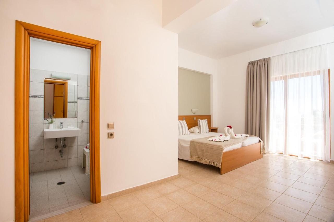 Hotel Ledras Jenádi Kültér fotó