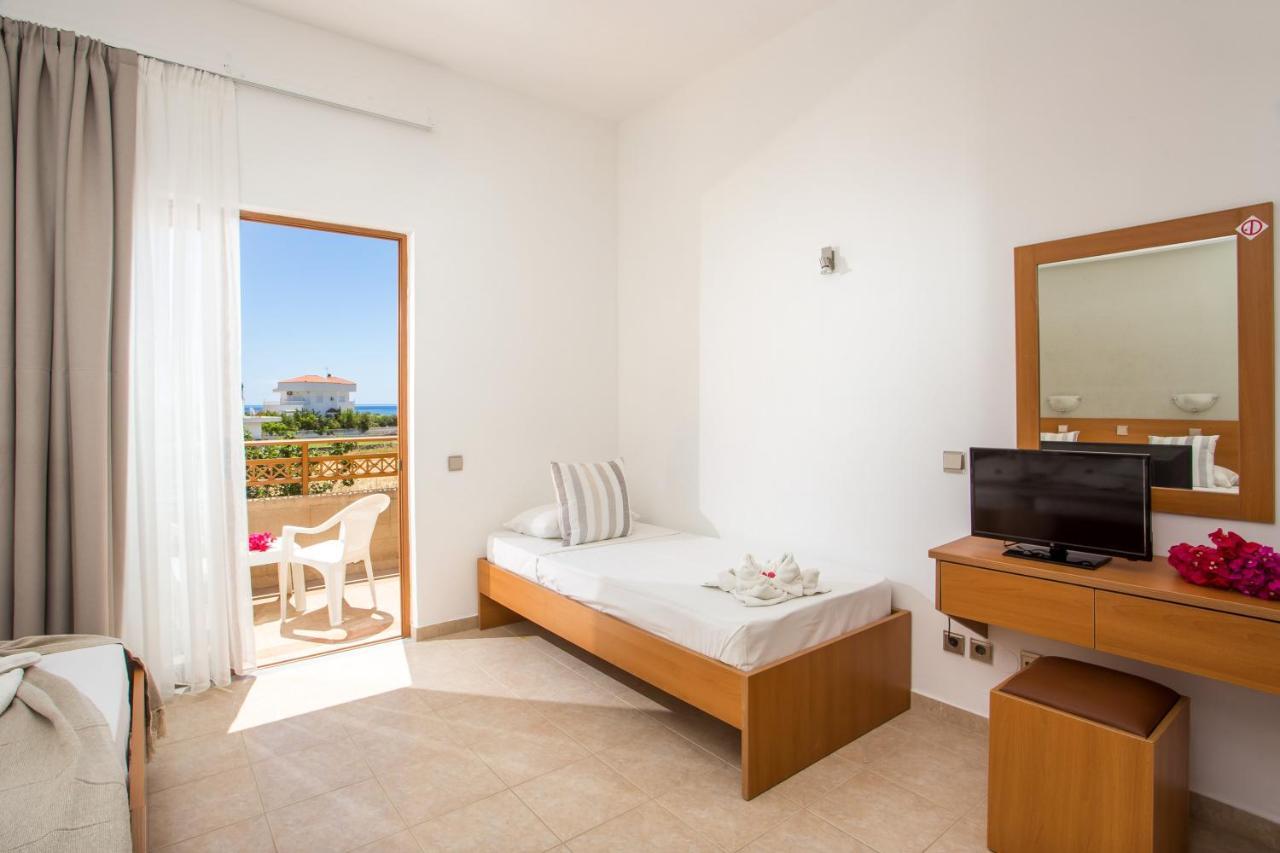 Hotel Ledras Jenádi Kültér fotó