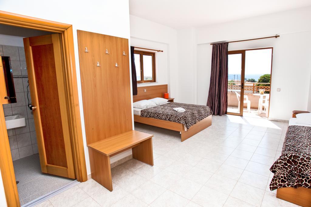 Hotel Ledras Jenádi Kültér fotó