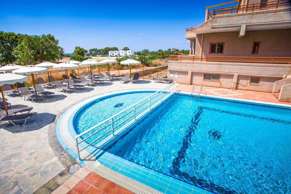 Hotel Ledras Jenádi Kültér fotó