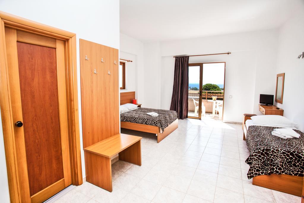 Hotel Ledras Jenádi Kültér fotó