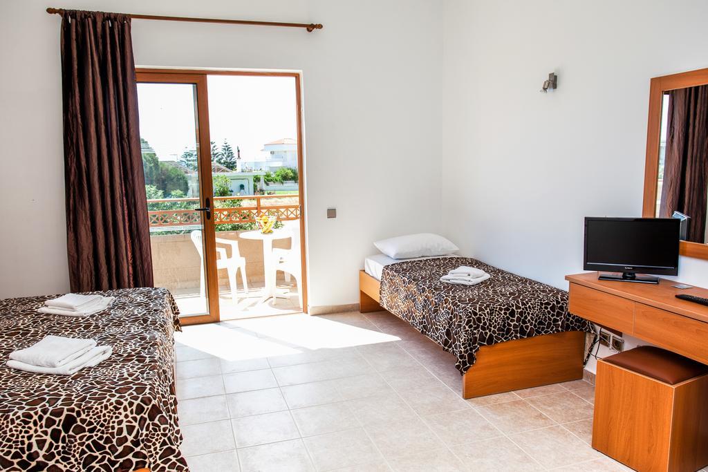 Hotel Ledras Jenádi Szoba fotó