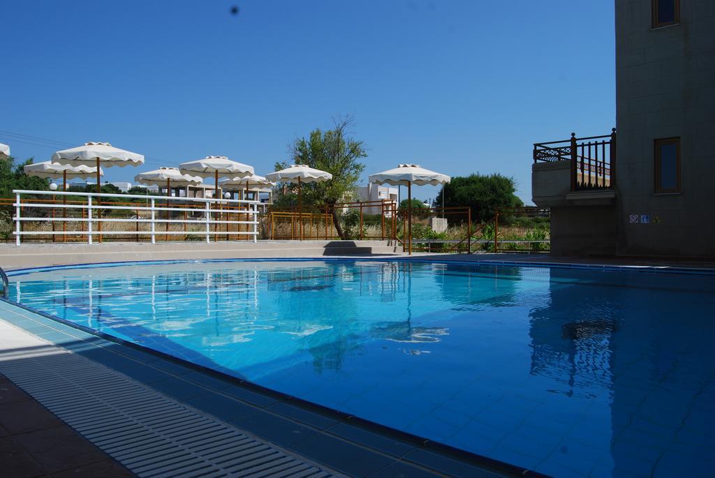 Hotel Ledras Jenádi Kültér fotó