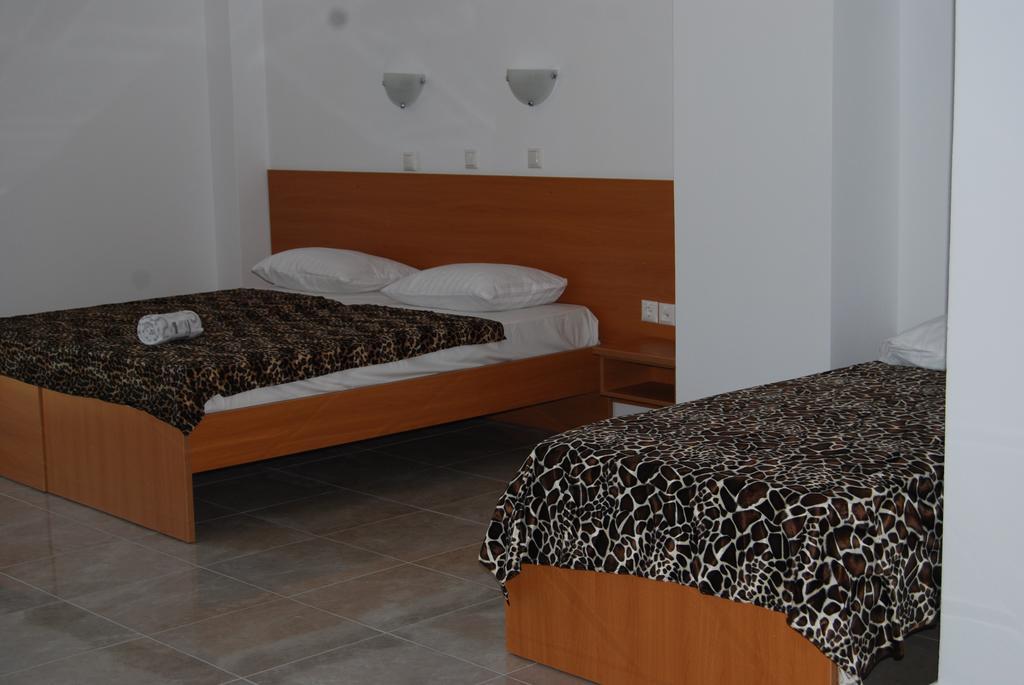 Hotel Ledras Jenádi Szoba fotó