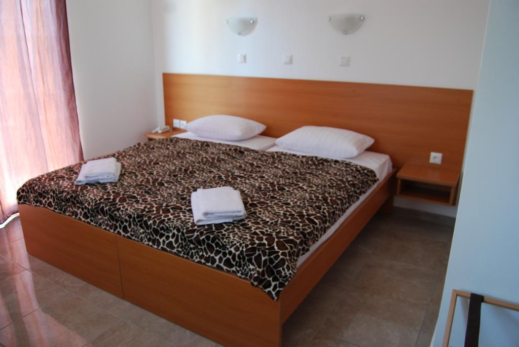 Hotel Ledras Jenádi Szoba fotó