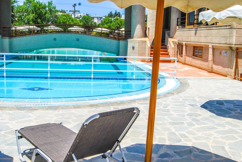 Hotel Ledras Jenádi Kültér fotó